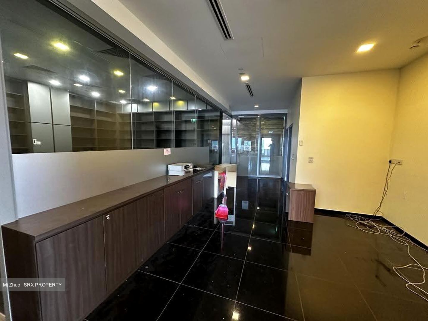 Fragrance Empire Building (D5), Office #624903461